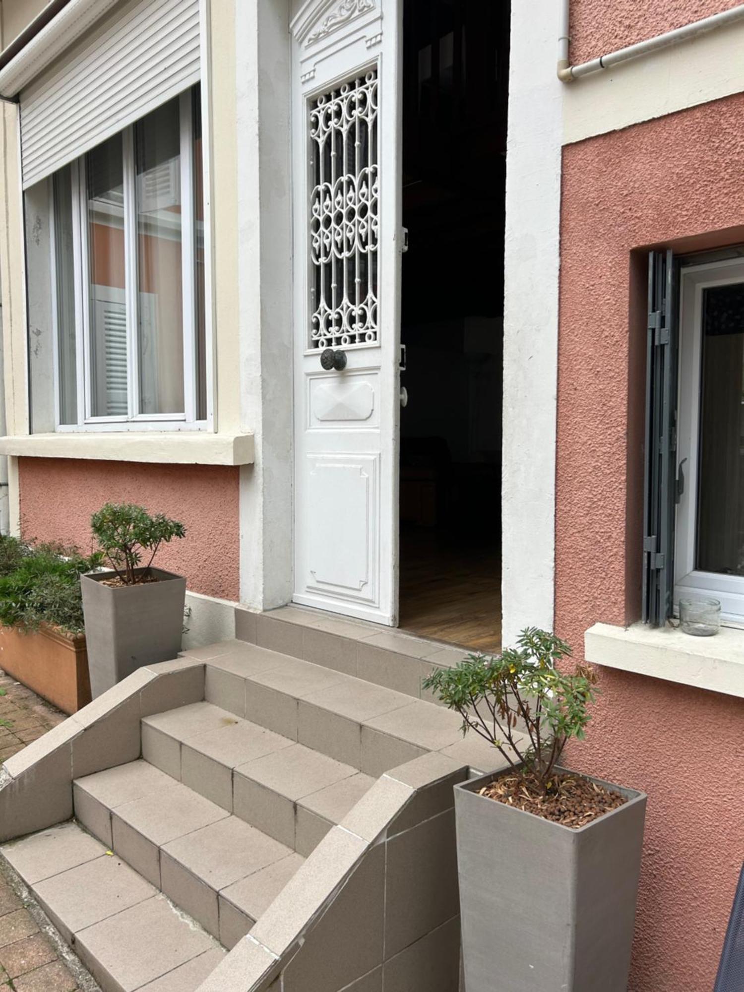 Paris Eiffel Tower Et Disney Apartments, Parkings Gratuits Et Securises, 10 Minutes Metro To Paris Ножан-сюр-Марн Экстерьер фото